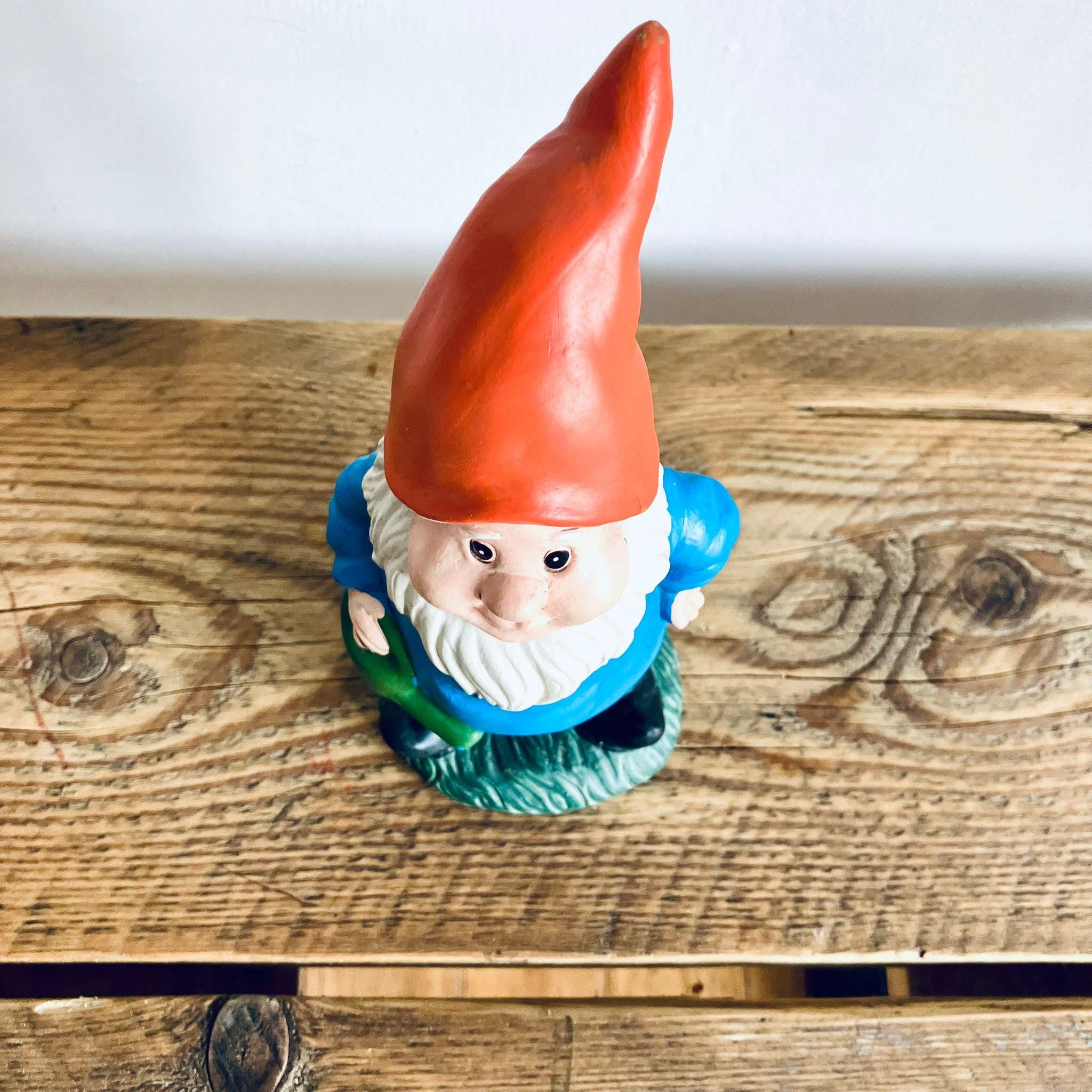 Classic Novelty Retro Garden Gnome Blue/Red Statue Unique Gift 23cm