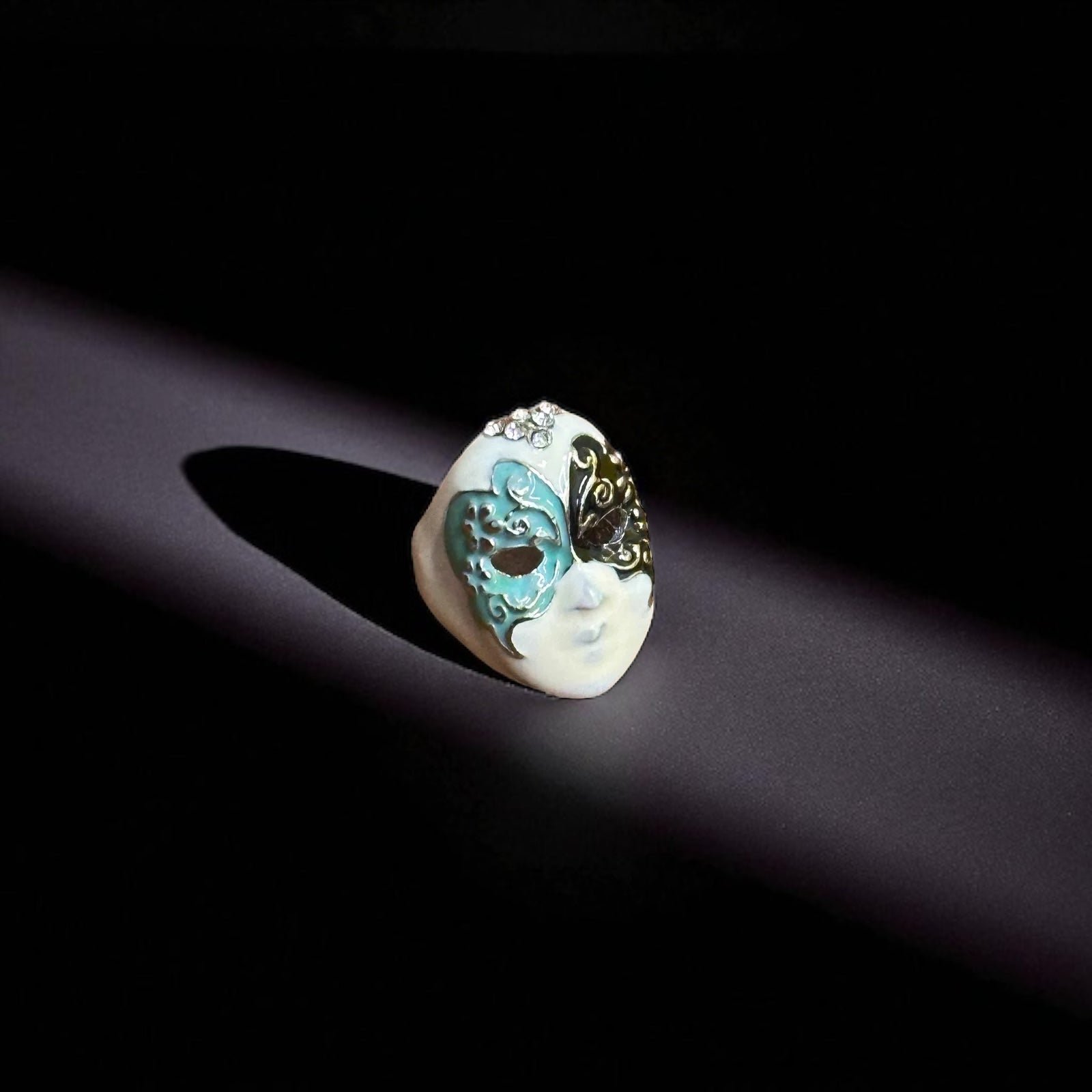 Unusual Statement Masquerade Mask Ring White/Silver Tone Various Colours & Sizes