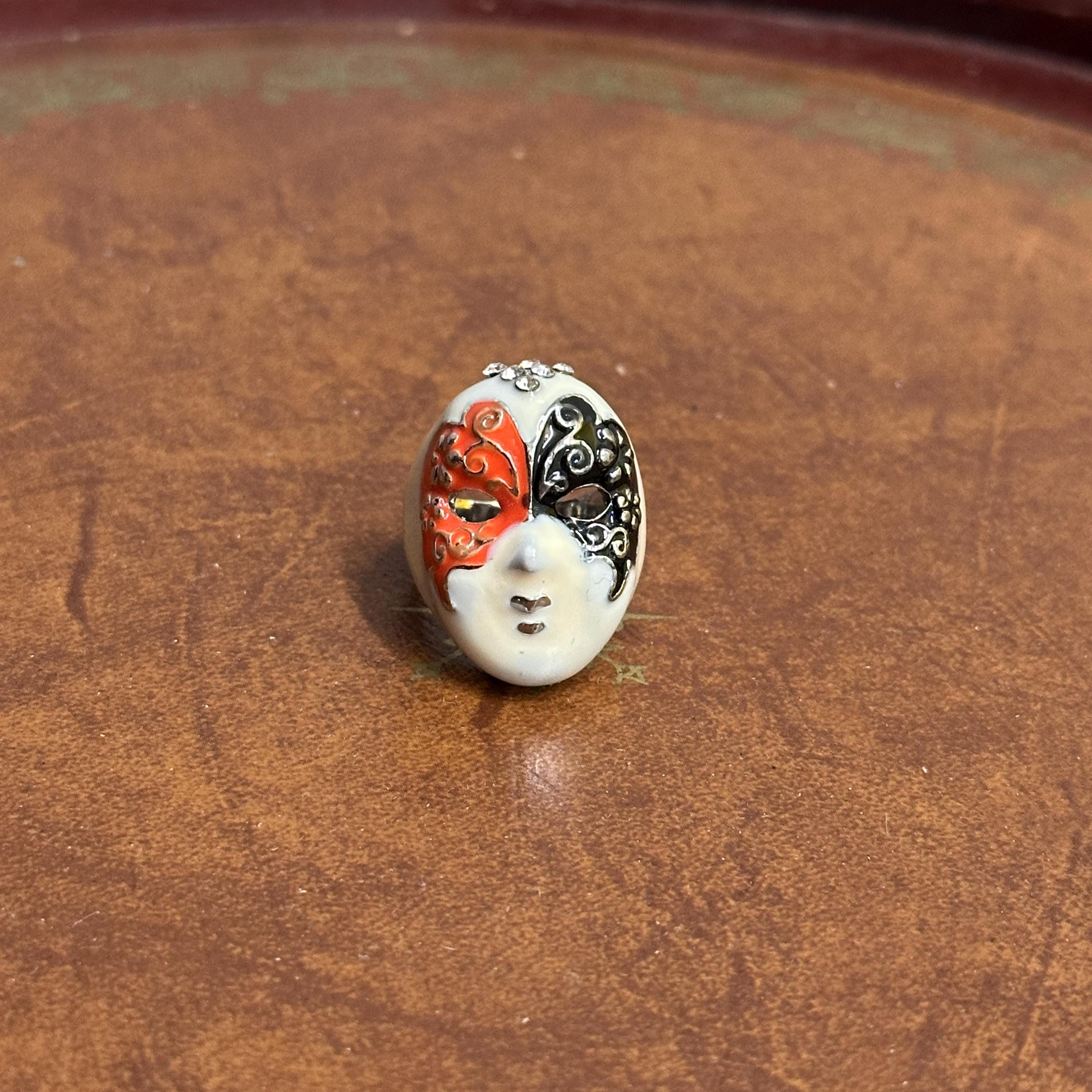 Unusual Statement Masquerade Mask Ring White/Silver Tone Various Colours & Sizes