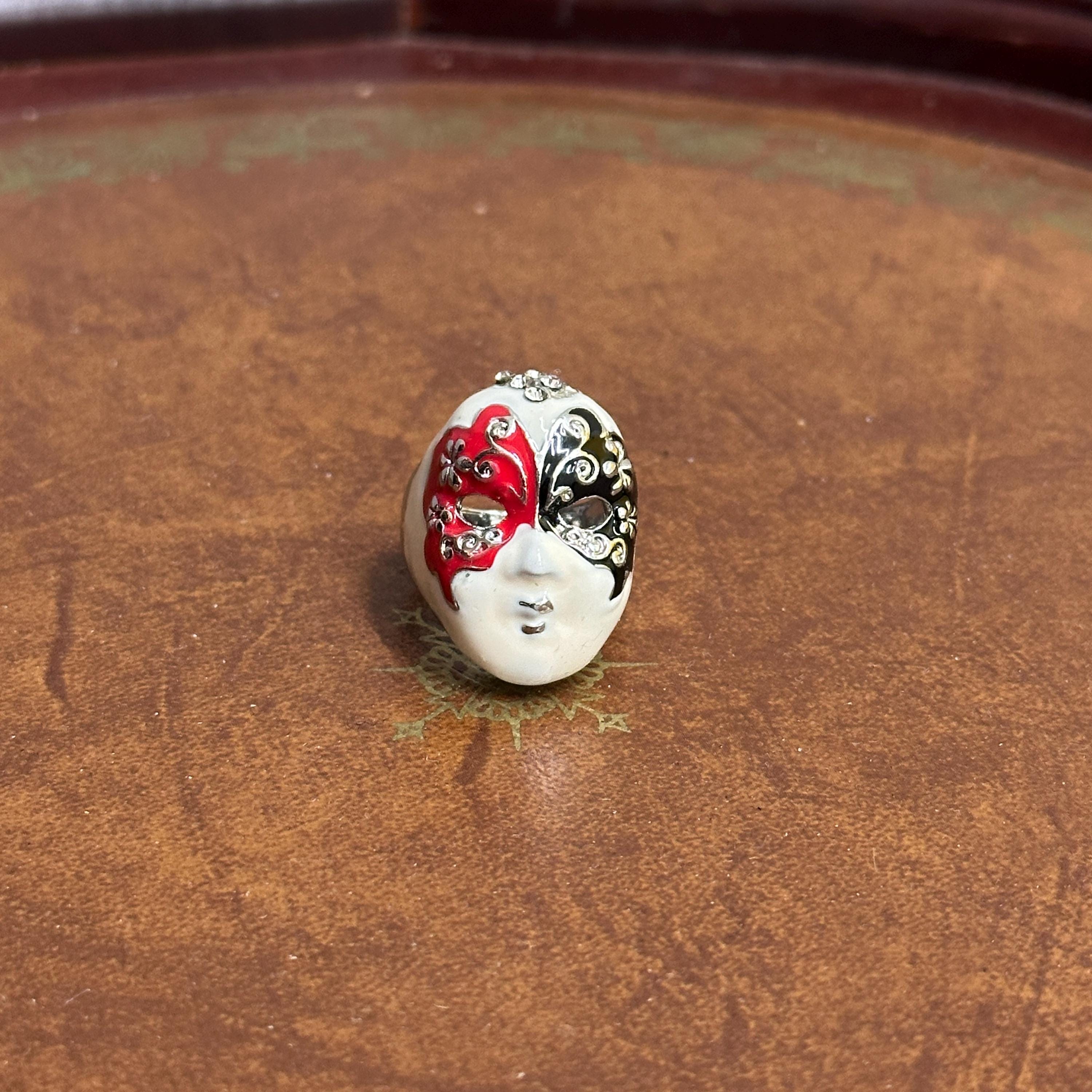 Unusual Statement Masquerade Mask Ring White/Silver Tone Various Colours & Sizes