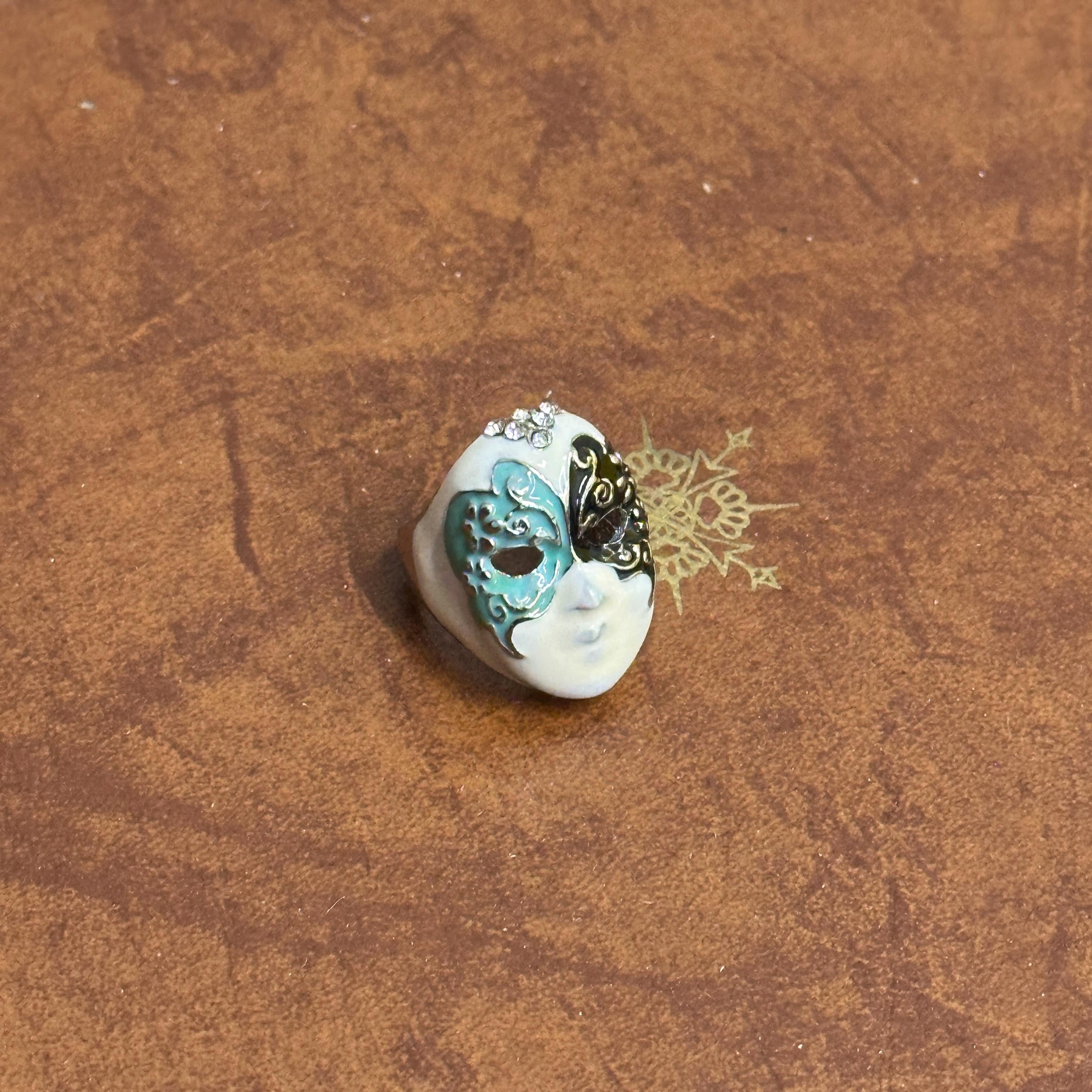 Unusual Statement Masquerade Mask Ring White/Silver Tone Various Colours & Sizes