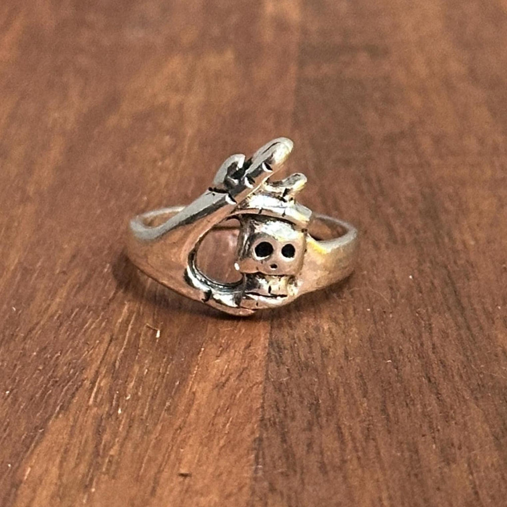 Spirit Hand Gothic Skull Ring Statement Piece Halloween Ring Silver Tone - Various Sizes