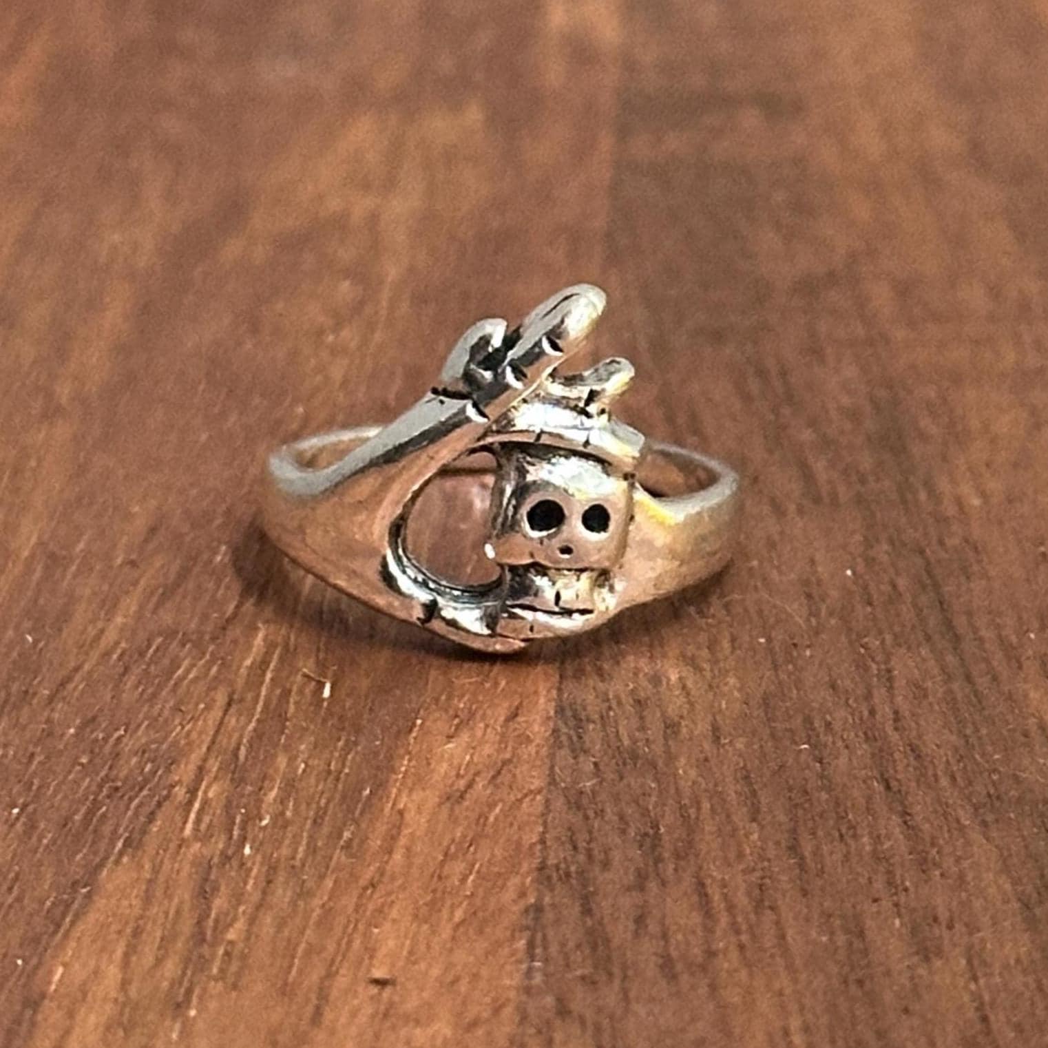 Spirit Hand Gothic Skull Ring Statement Piece Halloween Ring Silver Tone - Various Sizes